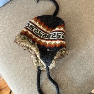 Everest Men's Knit Hat with Ear Flaps - Black and Brown